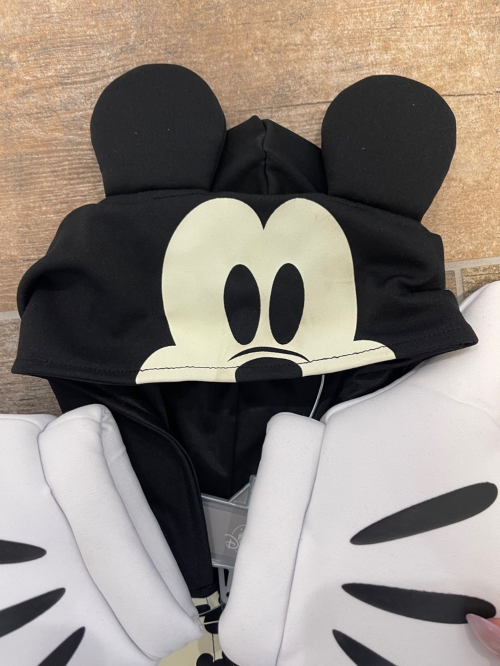 NWT Disney Store Mickey Mouse Skeleton Costume Mickey Hands 3T Glow in the Dark - Picture 5 of 8